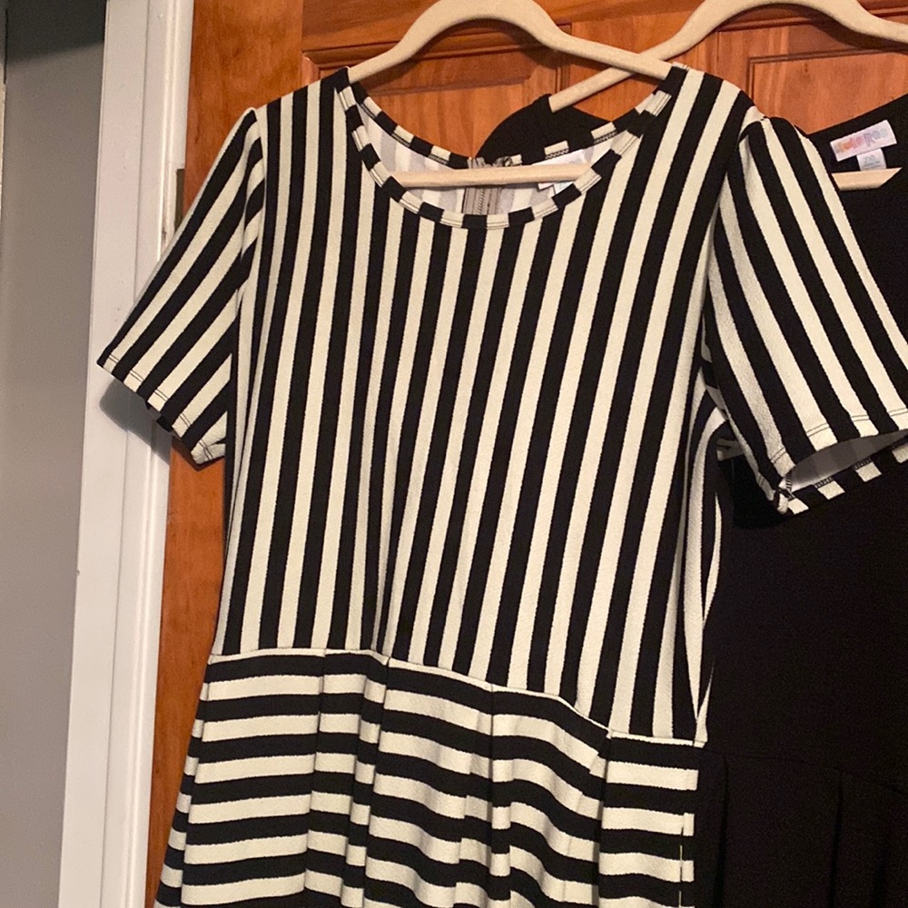 2xl lularoe amelia black and white stripes